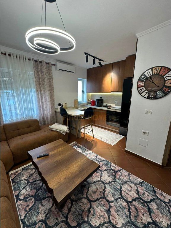 Shitet, Apartament 1+1, Ali Demi