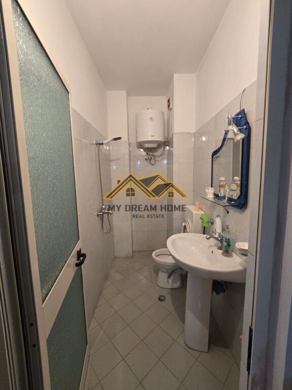 JEPET ME QIRA APARTAMENT 3+1+2 NE QENDER TE DURRESIT