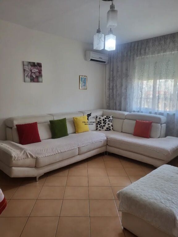 SHITET APARTAMENT 1+1 ISH PARKU AUTOBUZAVE 129.000 EURO FH-84620