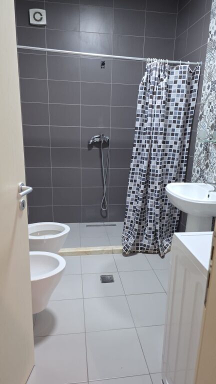 Jepet Me Qera Apartament 1+1+1 Ballkon