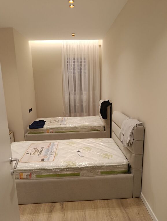Qera | Apartament 2 + 1 + 2 | Rruga 5 Maji | 600 €/muaj