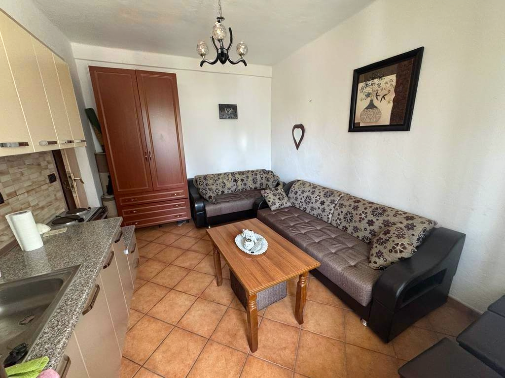 Garsoniere me Qira - perballe Ring Center