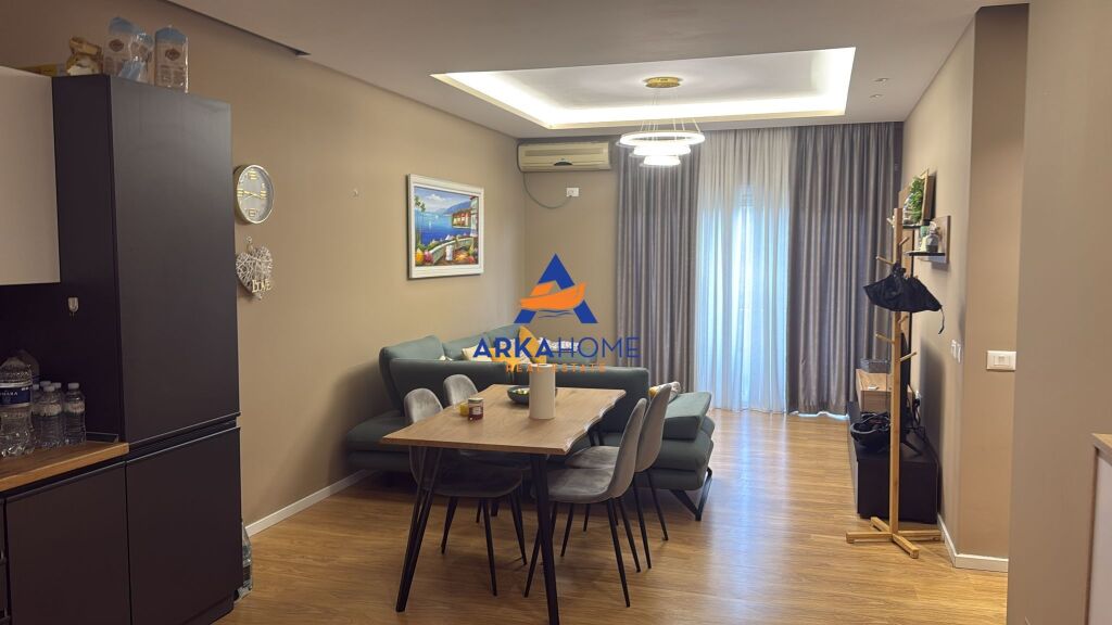 JEPET APARTAMENT 2+1+BALLKON ME QERA "KOPSHTI ZOLOGJIK" 800 EURO
