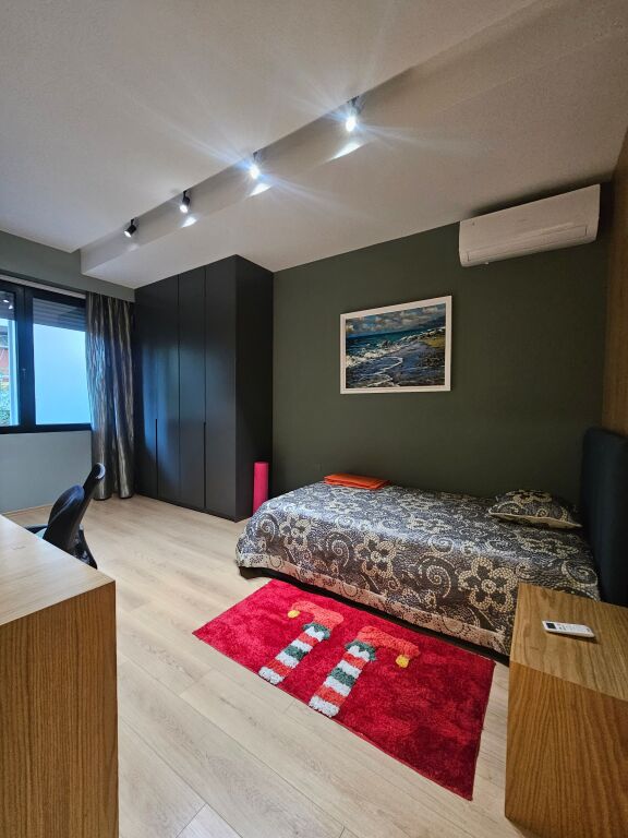 LIQENI THATË Shitet Apartament 3+1+ 2 wc në Rrugën Peti, Tiranë sip. 140 m