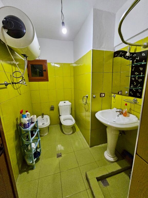 🏡 Appartamento 2+1+2 in affitto  📍 Laprakë, Via Dritan Hoxha (Palazzo Hawaii)  📐  💶 Prezzo: 60.000 lek/mese