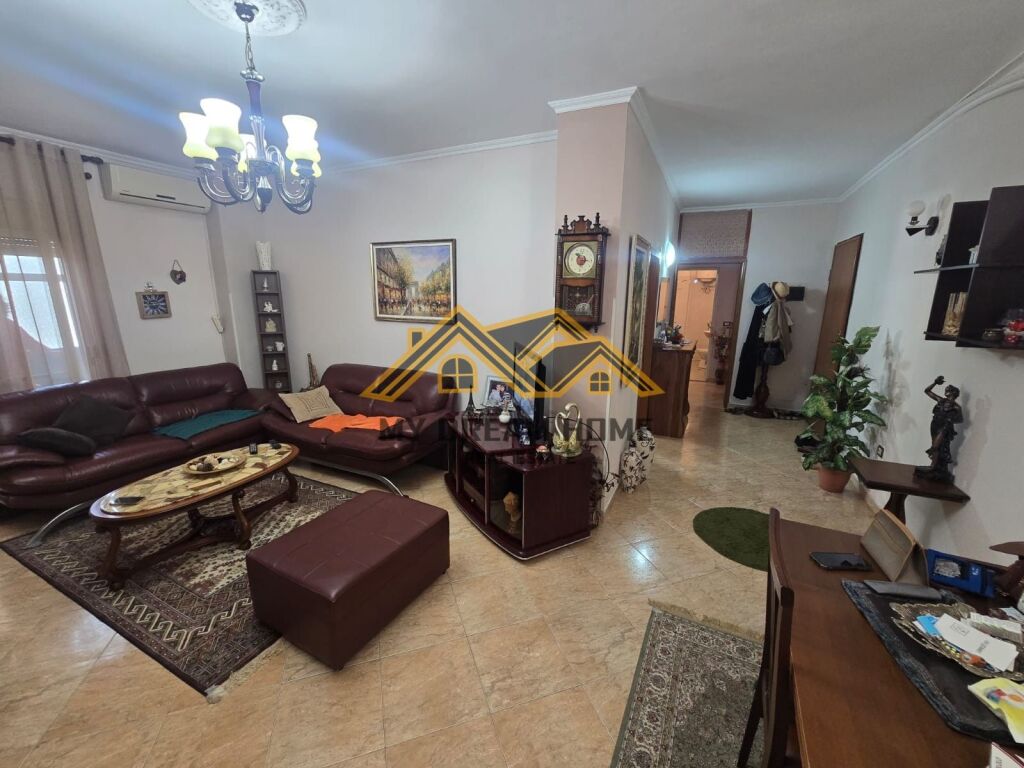 JEPET ME QIRA APARTAMENT 3+1+2 NE QENDER TE DURRESIT