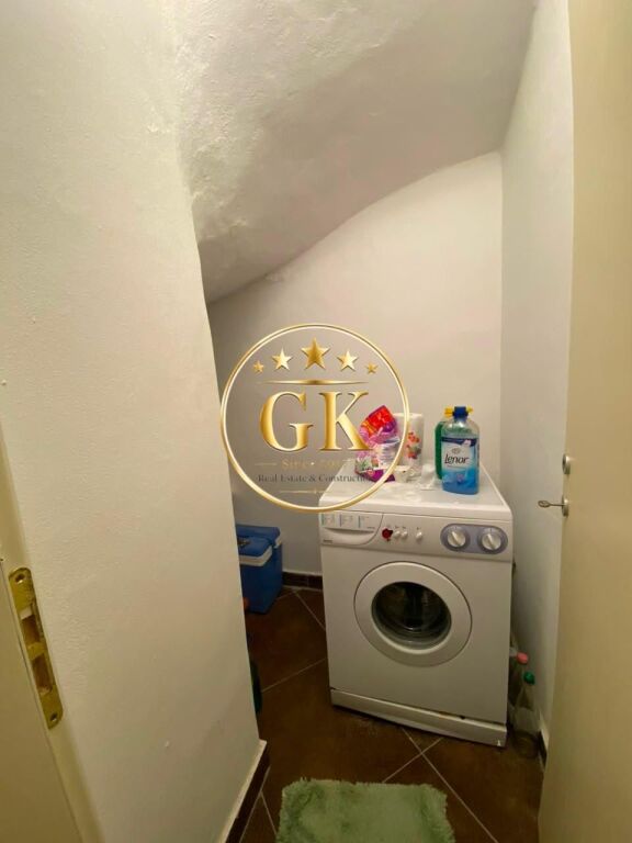 🏡 VILE INDIVIDUALE ME QERA NE BREGDET. 
