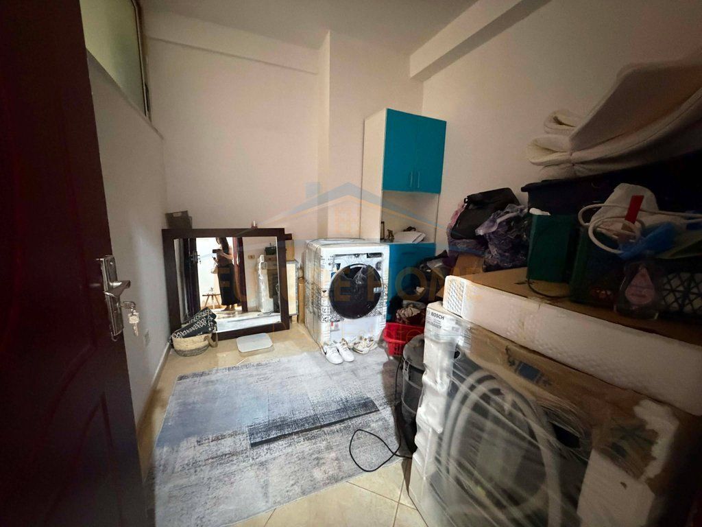 Shitet, Apartament 2+1 + Post Parkimi, Unaza e Re