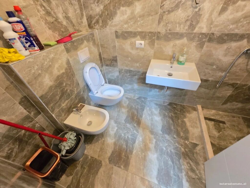 Appartamento In Affitto 2+1+2 A Porcelan (ID B2202000) Tirana.