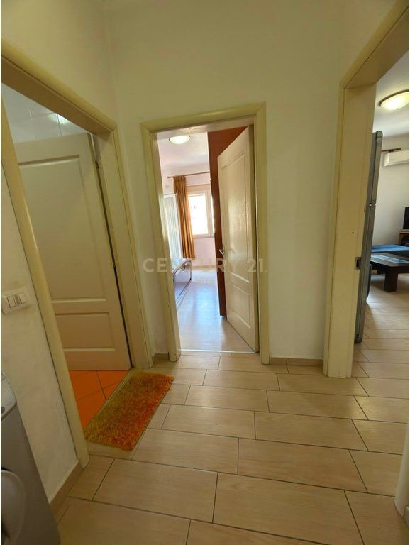APARTAMENT 2+1 ME QIRA NE QENDER TE DURRESIT, TEK GJYKATA !!!