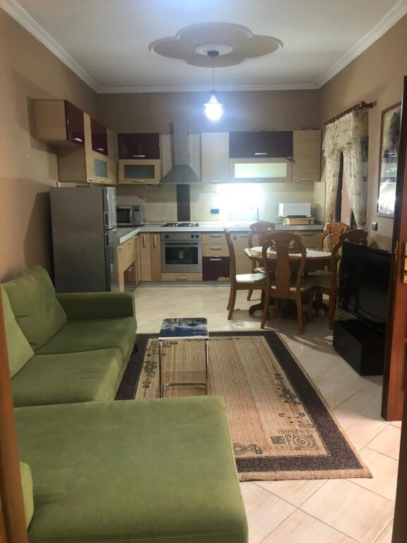 🏠 Rruga e Dibres,pas Big Market ,jepet me qera, ne katin e 1-re te nje vile apartament 1+1 50,000Leke