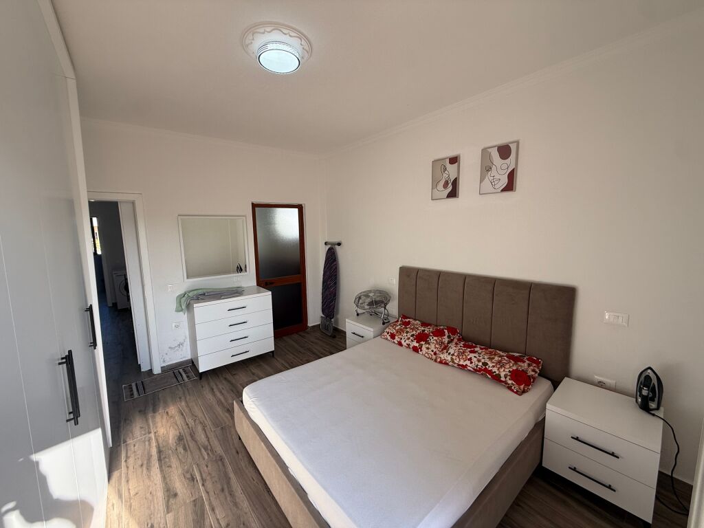 Affitto parte di una villa 2+1 vicino a Casa Italia presso i palazzi gialli 40000 lek