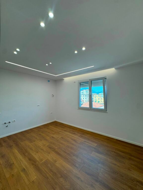 SHITET APARTAMENT 2+1 RRUGA BARDHYL