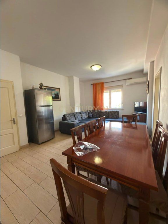 APARTAMENT 2+1 ME QIRA NE QENDER TE DURRESIT, TEK GJYKATA !!!