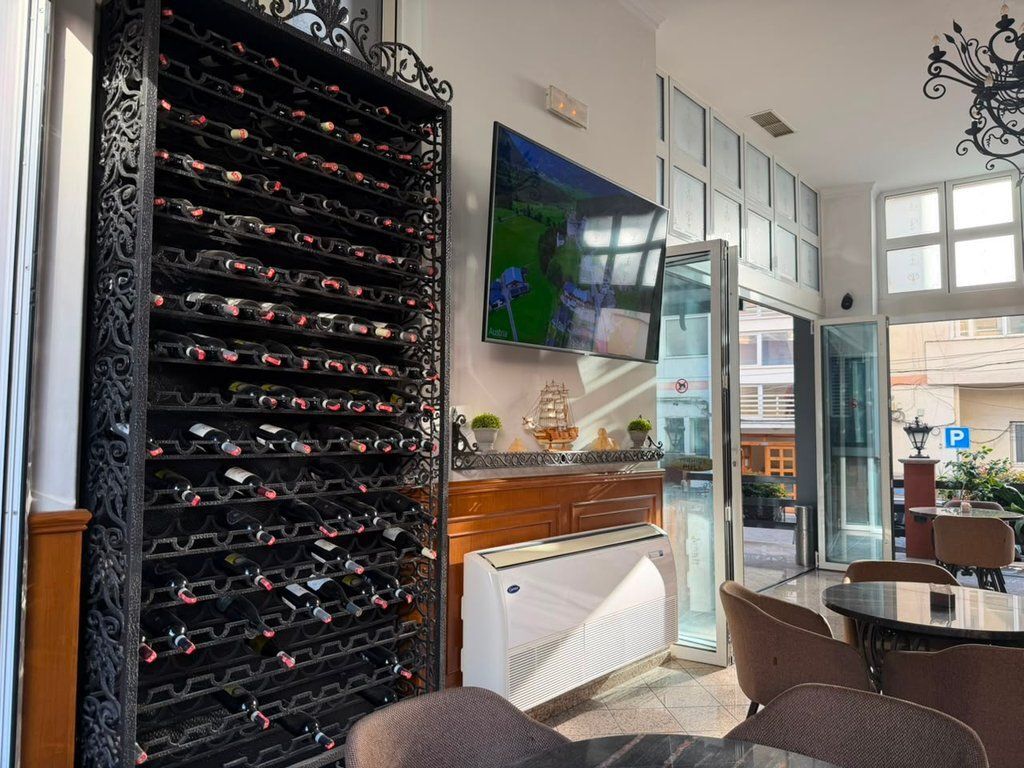 For rent, Lounge-Bar, Embassy Block, Tirana.