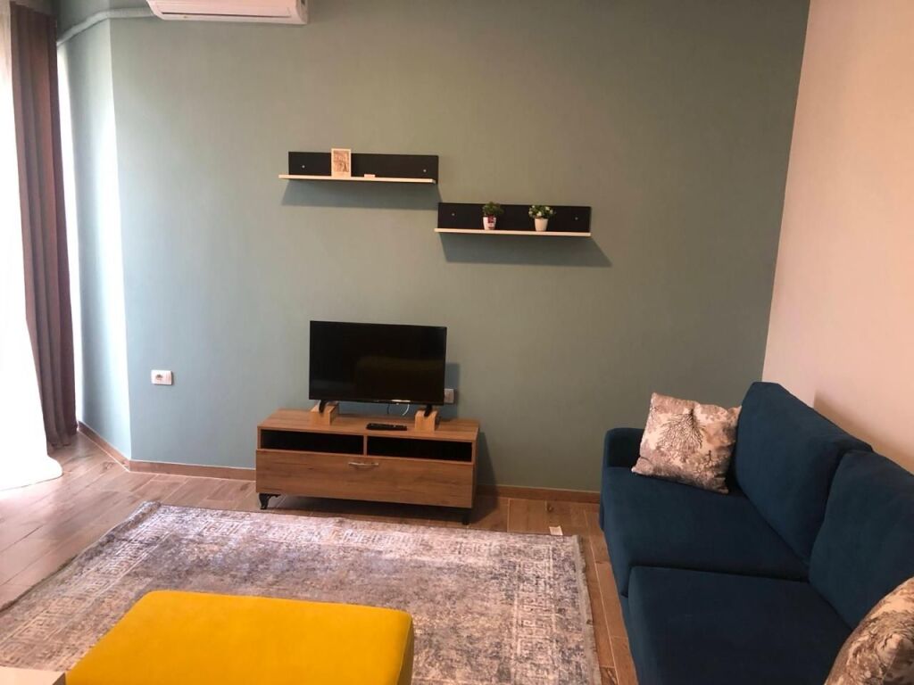 Jepet me qera Apartament i mobiluar,  i ri, 1+1+blk
