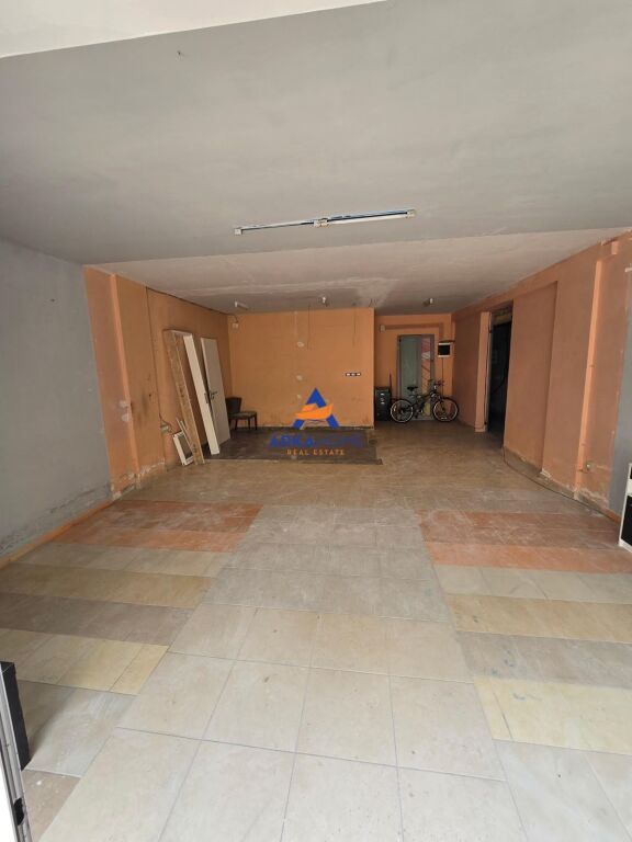 LOCALE IN AFFITTO 190M2 "LAGO ASCIUTTO" 750 EURO