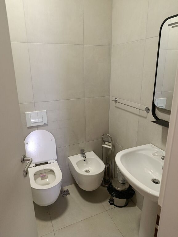 Qera | Apartament 2 + 1 + 2 | Rruga 5 Maji | 600 €/muaj