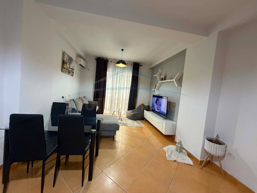 Shitet, Apartament 2+1 + Post Parkimi, Unaza e Re. UNA72049