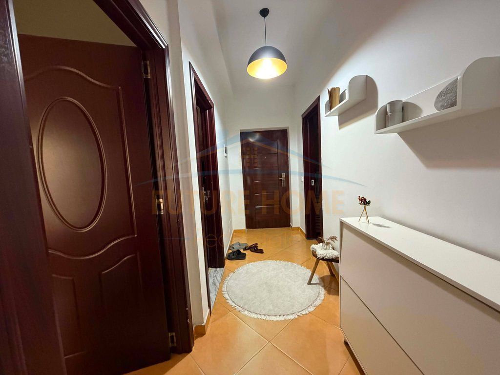 Shitet, Apartament 2+1 + Post Parkimi, Unaza e Re. UNA72049