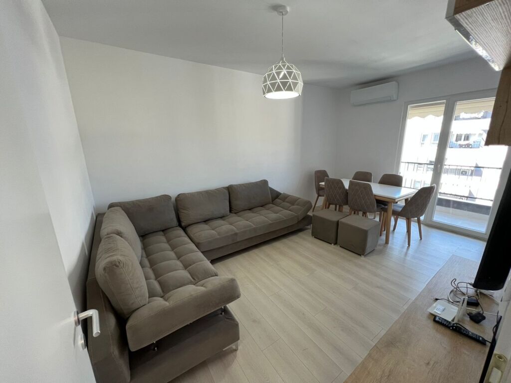 Qera Apartament 2+1 tek 5 Maji