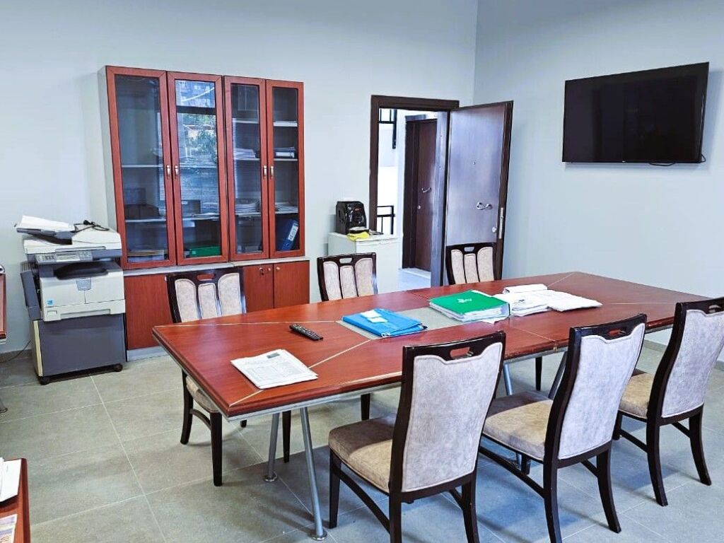 🏢 **Unità Commerciale in Vendita – Via Jordan Misja | Investimento con Reddito Immediato**
