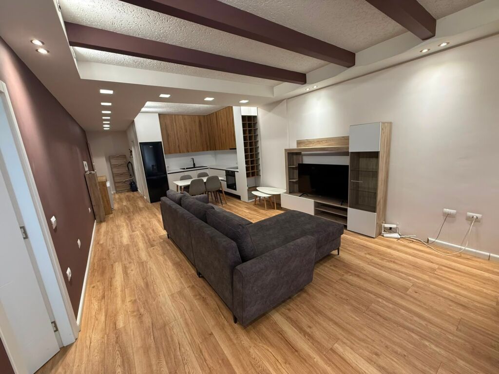 Super apartament 1+1 per qira tek Kopshti Botanik!