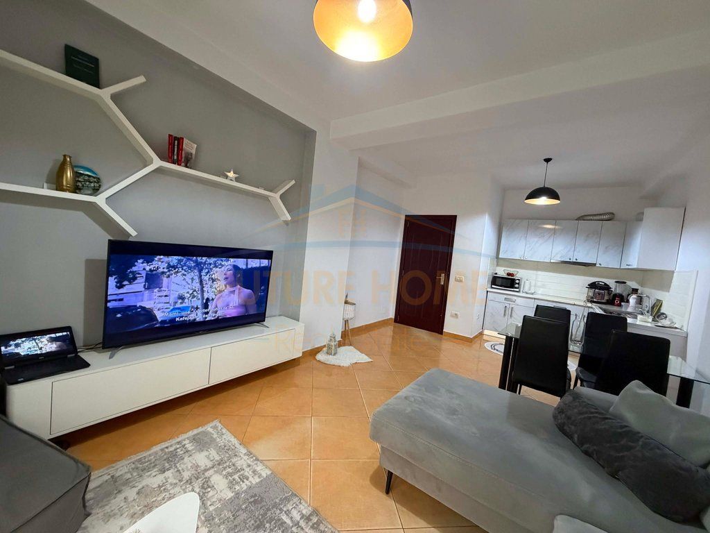 Shitet, Apartament 2+1 + Post Parkimi, Unaza e Re