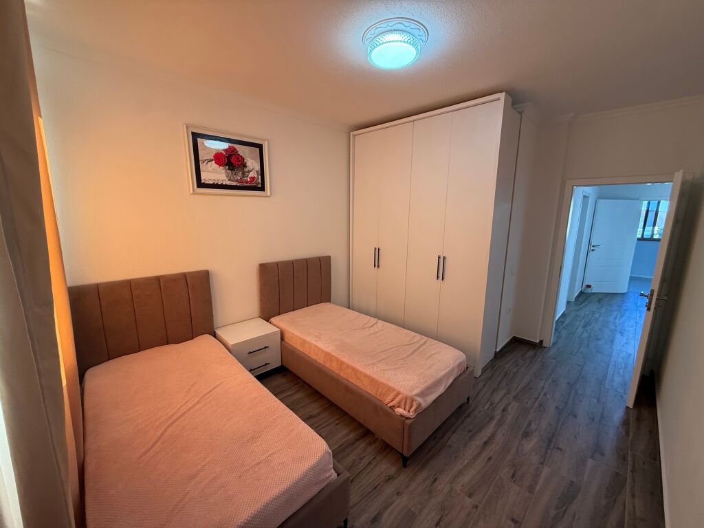 Affitto parte di una villa 2+1 vicino a Casa Italia presso i palazzi gialli 40000 lek