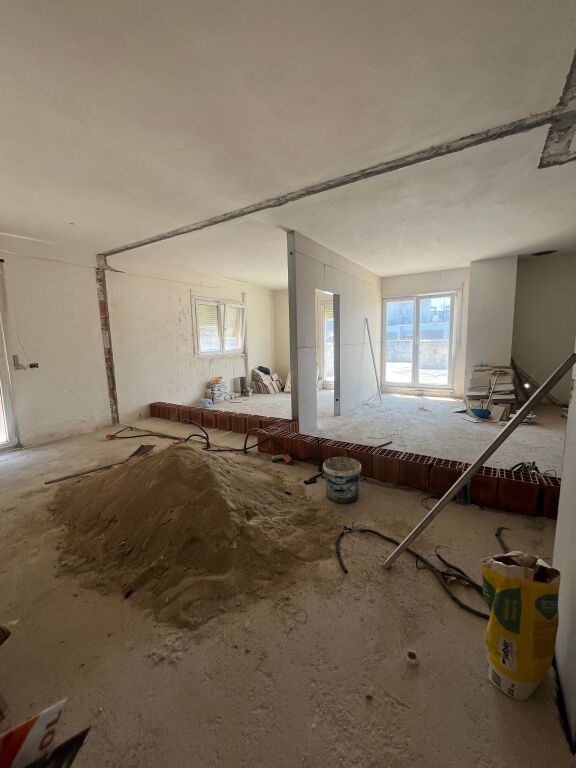 Appartamento Duplex in Vendita – Vicino al Ristorante Fresku, Tirana