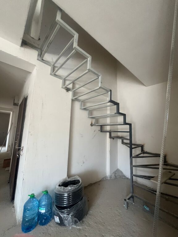 Appartamento Duplex in Vendita – Vicino al Ristorante Fresku, Tirana