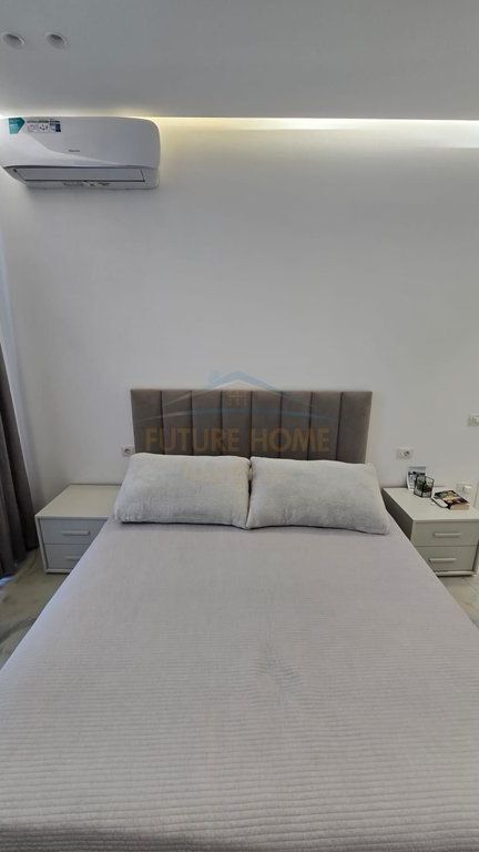 Shitet, Apartament 2+1+2 + Garazh, Sauk.