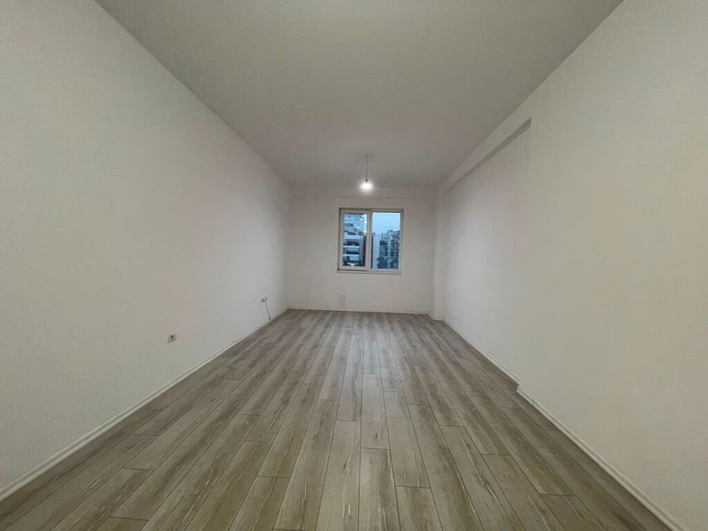 2+1 apartment for rent at the Grand Gallery Complex in Yzberisht.