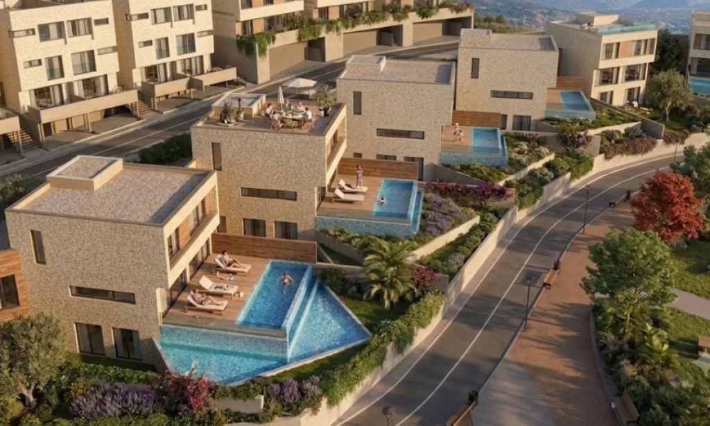 VILLA FOR SALE WITH POOL – SWAN LAKE