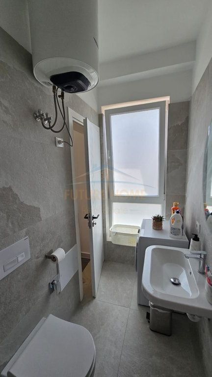 Shitet, Apartament 2+1+2 + Garazh, Sauk.