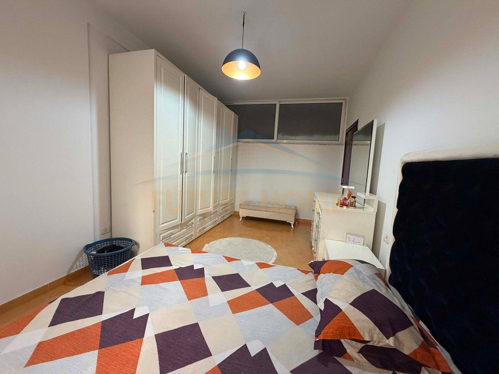 Shitet, Apartament 2+1 + Post Parkimi, Unaza e Re
