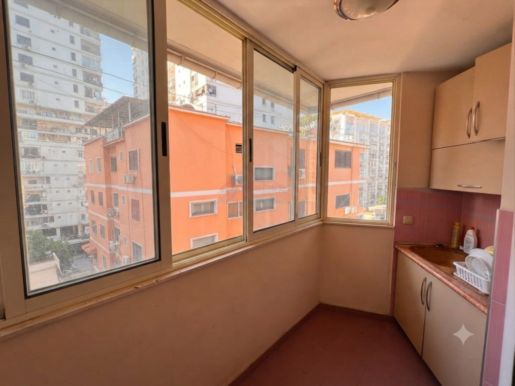 Shitet, Apartament 2+1 me Papafingo, Ambasada Amerikane