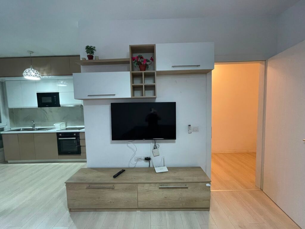 Qera , Apartament 2+1 , Rruga 5 Maj, Tirane. Empire72011