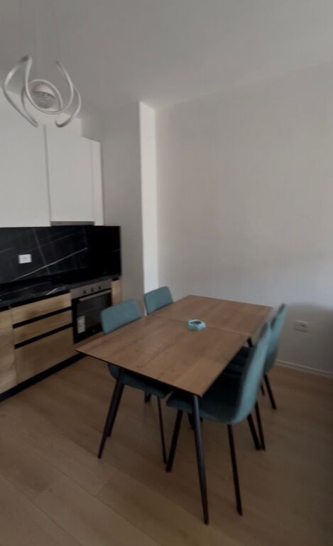 Apartament 1+1 me qera, Astir