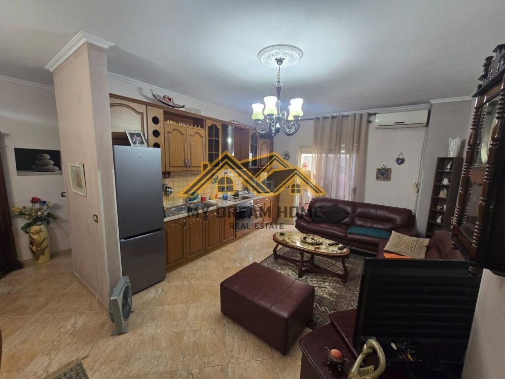 JEPET ME QIRA APARTAMENT 3+1+2 NE QENDER TE DURRESIT
