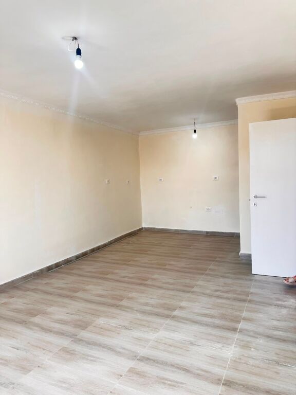 Shitet Apartament 1+1
