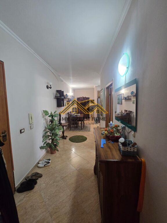 JEPET ME QIRA APARTAMENT 3+1+2 NE QENDER TE DURRESIT