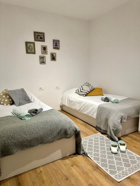 🏠Me Qera: 1+1 📍Sheshi Wilson (Prane Gjimnazit Petro Nini) - 55,000 Leke/Muaj - K.3 - SP.60m² || Me Akses te shpejte drejt Qendres dhe Bllokut🏃🏻‍♂
