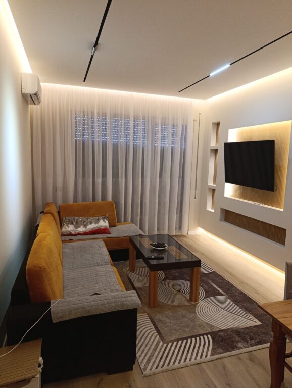 Qera | Apartament 2 + 1 + 2 | Rruga 5 Maji | 600 €/muaj
