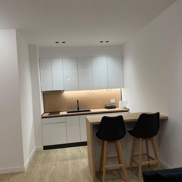 Shitet apartament 1+1 në Malin e Robit, Golem – i ri, i mobiluar dhe gati për banim!