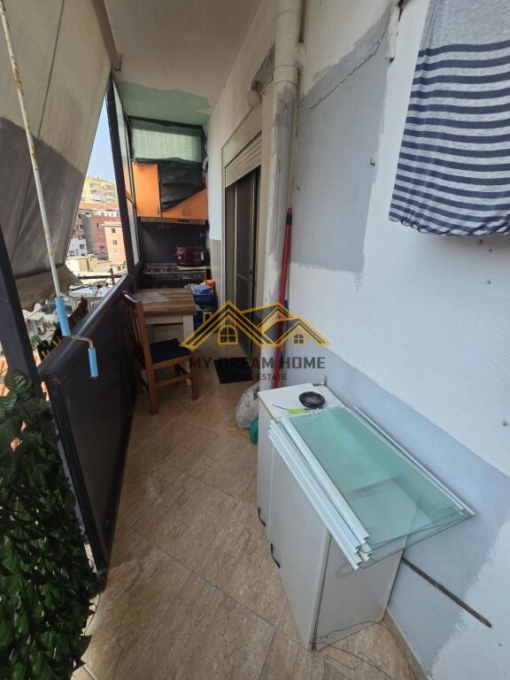 JEPET ME QIRA APARTAMENT 3+1+2 NE QENDER TE DURRESIT