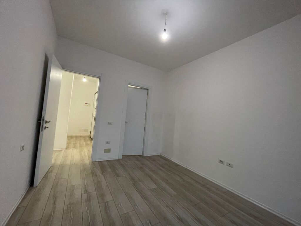 2+1 apartment for rent at the Grand Gallery Complex in Yzberisht.