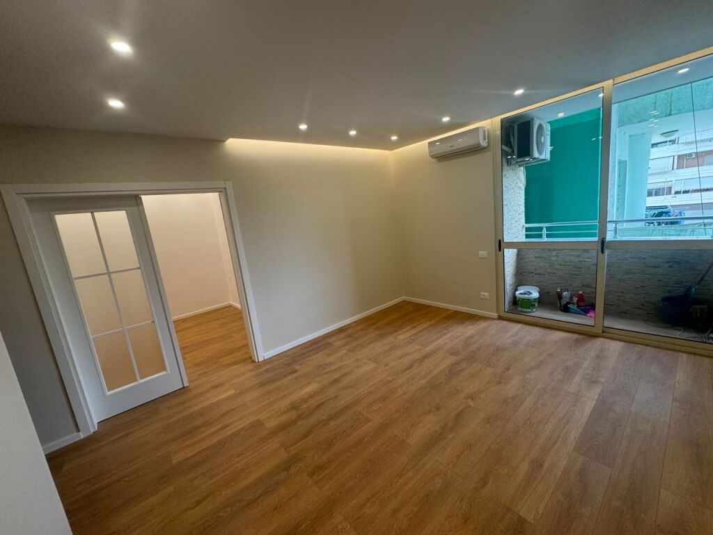 Apartament 1+1 ne shitje , Komuna Parisi