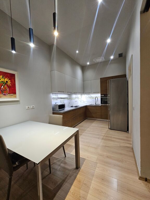 LIQENI THATË Shitet Apartament 3+1+ 2 wc në Rrugën Peti, Tiranë sip. 140 m