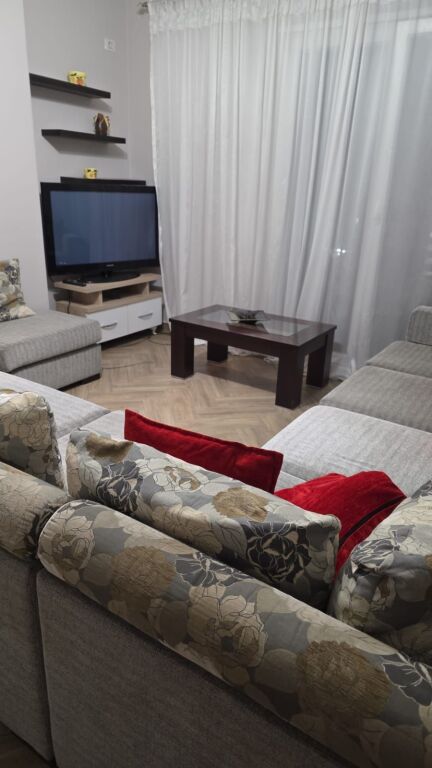 Jepet Me Qera Apartament 1+1+1 Ballkon